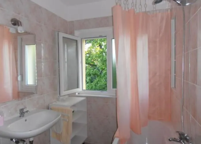 Oleandri A2 Mit Meerblickbalkon By Interhome